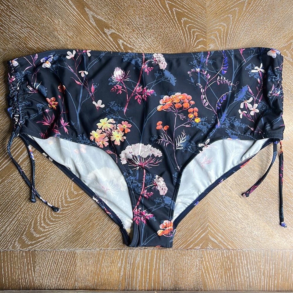 SUN & SEA Navy Floral Plus Size Side Scrunch Bikini Swim Bottom 24